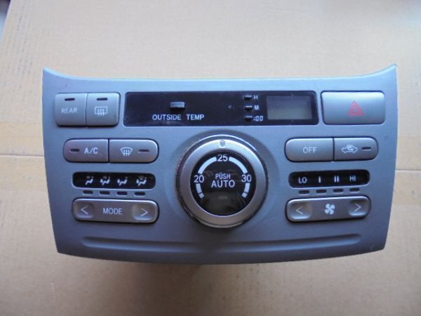 ノア ヴォクシー 60 AZR60G 後期 エアコンパネル