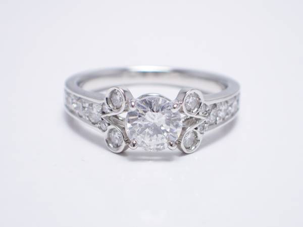 新品仕上げ済み★Pt900大粒ダイヤリング D０．７１２ｃｔ