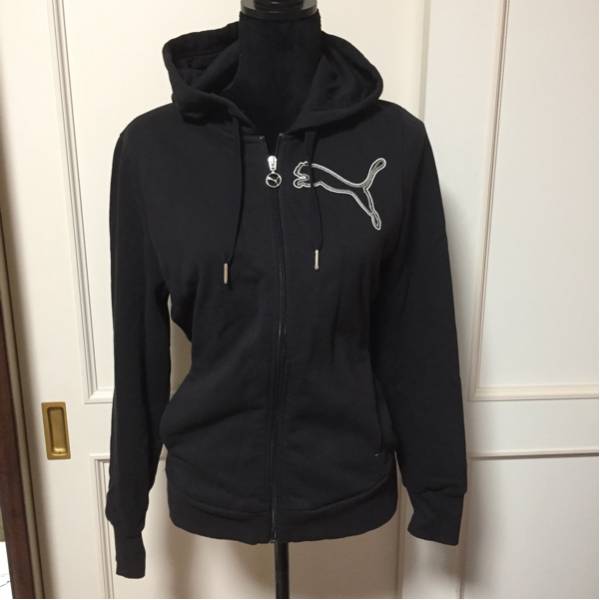 プーマ☆pumaパーカー黒Mサイズ☆超美品