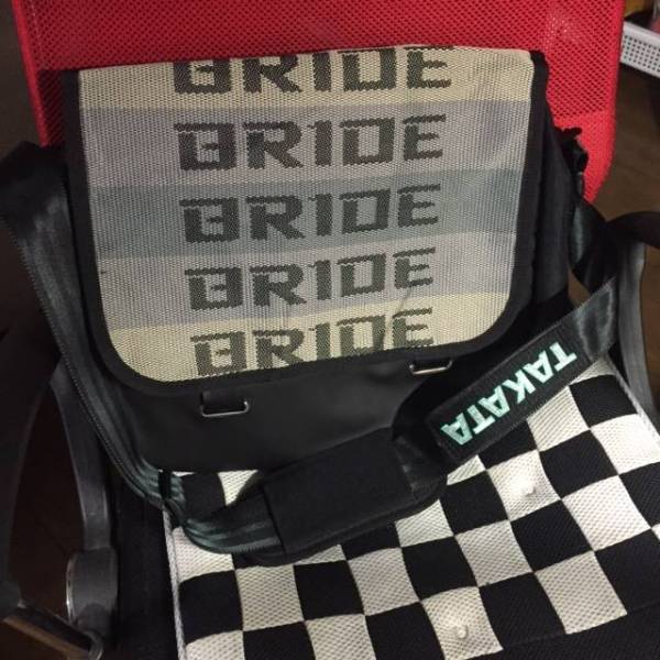 激安、珍品 新品 ブリット×タカタ メッセンジャーバッグ黒帯！