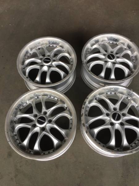 ラブ4・アルファードに履ける中古ホイール4本 やっぱりRAV4 ラブ4・アルファードに履ける中古ホイール4本 やっぱりRAV4