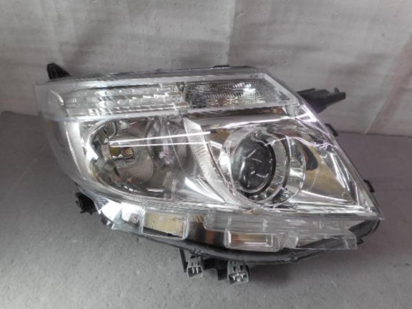 ☆ノア☆ZRR80☆ZRR80W☆右ヘッドランプ☆右ヘッドライト☆ICHIKOH 28
