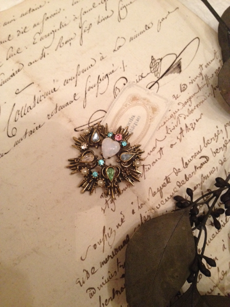 cuccia antique キラキラビジューアンティーク風ブローチ クチャ