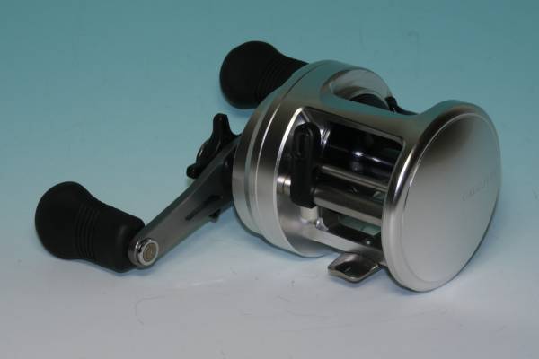 ☆美品 シマノ ベイトリール 13 カルカッタ 400 (右)