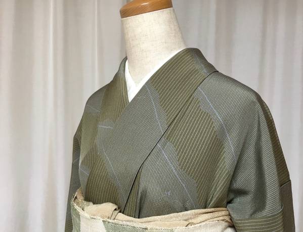 正絹　袷　小紋　型染め藤の花に斜め縞　　