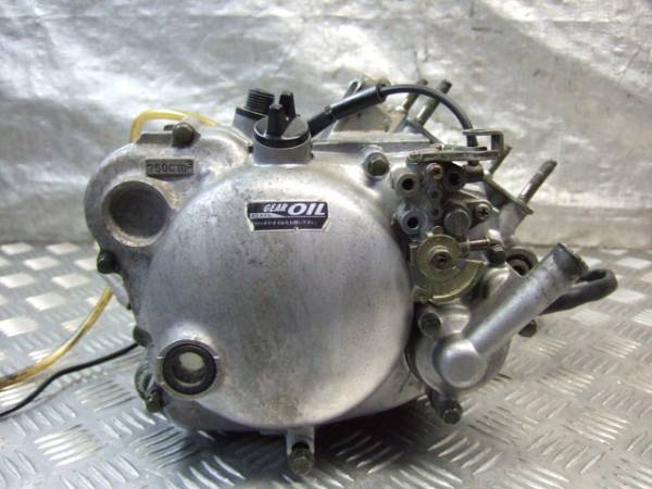 rz50 エンジン腰下 お買い得特売 つ1115 TZM.TZR.RZ50 4EU エンジン.クランクケース.腰下