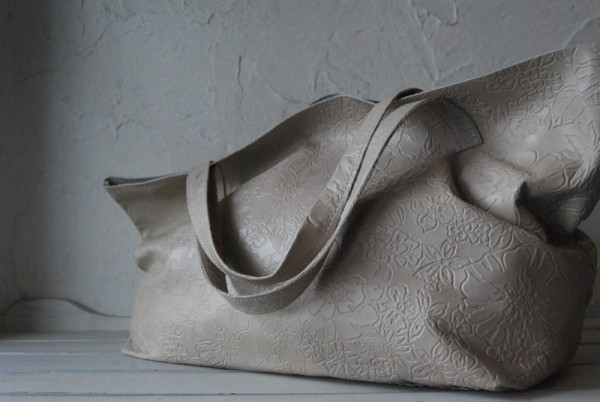 贅沢 すごく軽量 型押し 柔らかい 本革 ハンドメイド