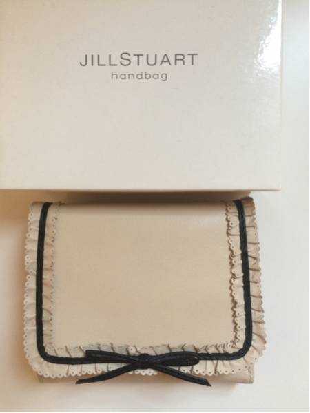 格安！未使用 ジルスチュアート ボックス小銭入付二つ折財布