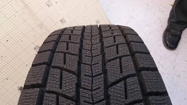 ダンロップ　WINTER MAXX 225/60R17 Dunlop Winter Maxx SJ8 Winter 225/60R17 99R Light Truck Tire