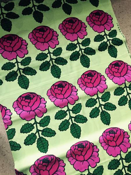 マリメッコ生地 MAARAISRUUS 手芸 パネル 北欧雑貨 手作り