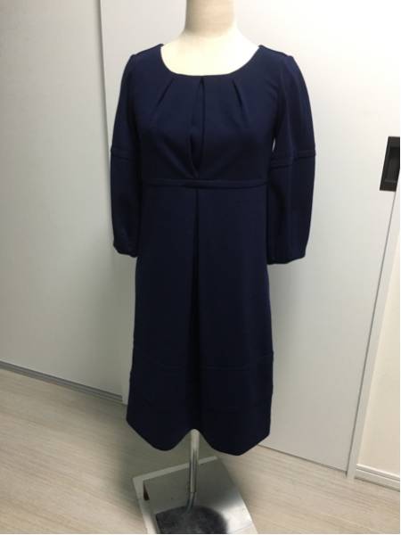 ストロベリーフィールズのワンピ ネイビー 切替