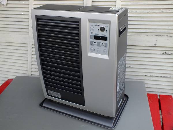 強制対流形　石油ファンヒーター　（トヨトミ）ＬＣ－Ｖ344