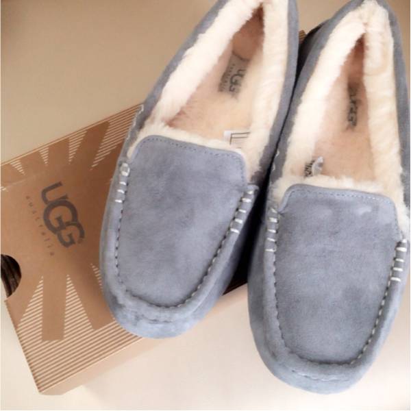 美品 UGG アグ モカシン アンスレー ライトグレー 百貨店購入