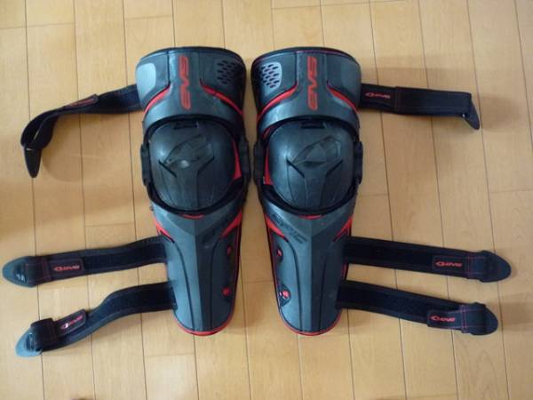 EVS プロテクター オフロード ニーガード Epic サイズS/M　中古