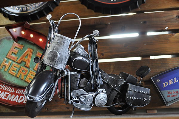 ST9KZR*レトロ雑貨バイク置物 ブリキハーレー 1円新品展示品