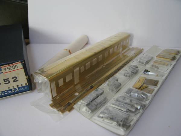 フエニックス　国鉄キハ５２形気動車　車体キット床下器具付