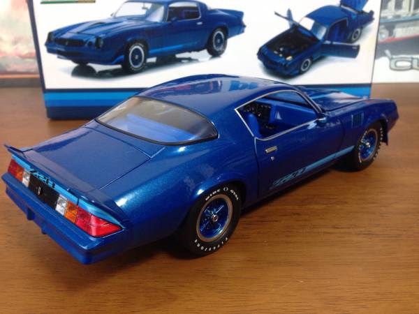 グリーンライト 1/18 シボレー カマロ Z28 1979 メタリックブルー