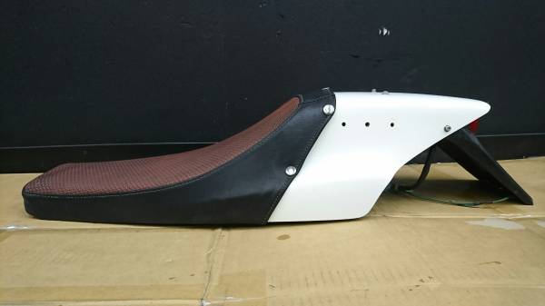 トラッカーシート FTR TW SR GB シングル カフェ FRP FRP公式通販 当時