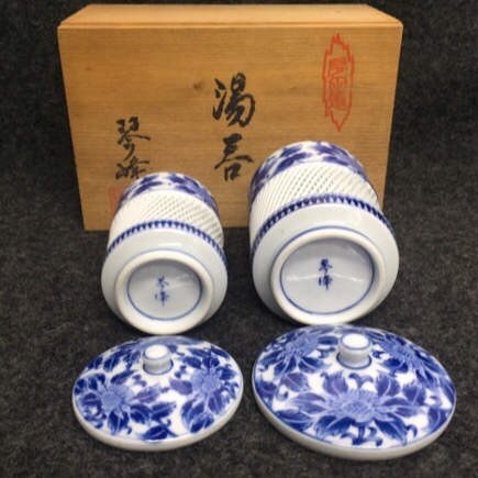 有田焼 翠峰 湯呑み 蓋付き ペア 網目 青 夫婦茶碗(花瓶)｜売買された 