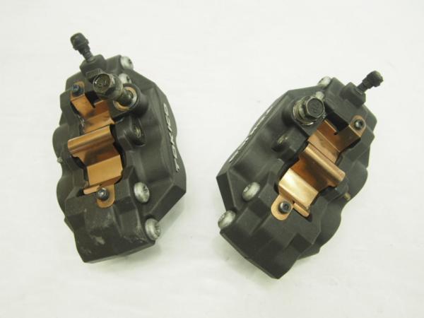 GSR400フロントキャリパーtokico_62mmピッチ流用にもゼファー