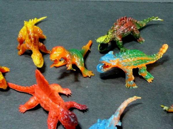 怪獣 恐竜 小さな ゲテモノ ゴム人形 セット 昭和レトロ 駄玩具 ビンテージ おもちゃ ガチャ おまけ ｕｍａ 爬虫類 玩具 ミニチュア 人形の質問一覧