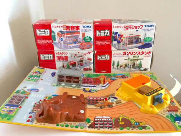 トミカタウン4個とハンディ立体マップの合計5個セット【吉野家