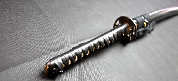 甲種特別貴重刀剣 刀銘吉光 古刀二尺一寸六分 金銀象嵌革蒔柄在銘透鍔