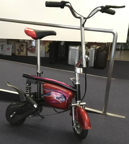 希少！ E-Scooter　充電式電動スクーター！　輸入物