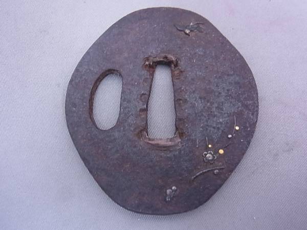 1円　刀鍔 鉄地 鍔 刀 刀装具 武具　花鳥図　67.6ｇ　64.6×55.9×3.9ｍｍ　2