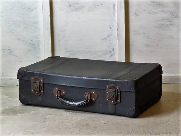 古い 革 トランク 黒/アンティーク*ビンテージ*カバン*鞄*収納*容器*古道具*ディスプレイ*什器*工業系*カフェ*道具箱*レトロ*鉄*バッグ*昔