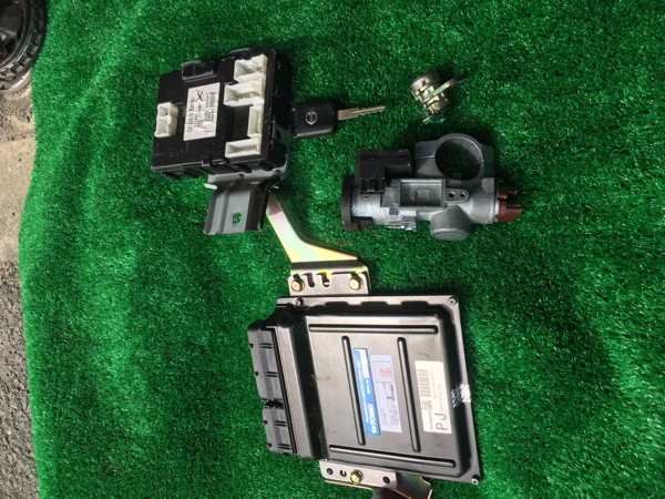 フェアレディZ Z33 TOMEI ECU イグニッションキー、BCMユニット、運転席ドアキーシリンダー、リモコンキー、グローブボックスシリンダー