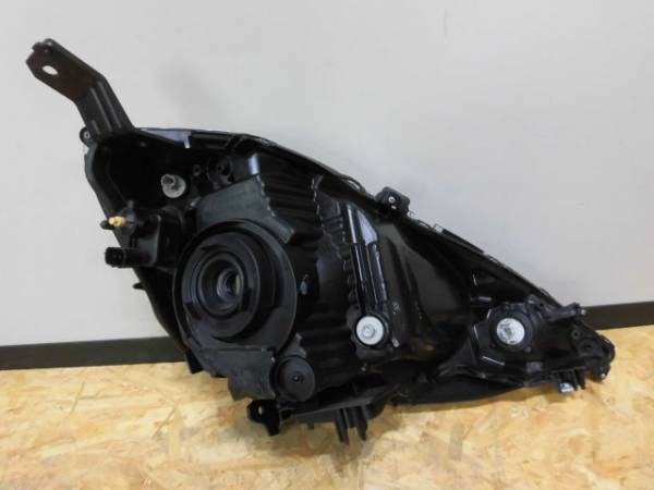 フィット シャトル/ハイブリッド/GP2/前期/純正左ヘッドライトユニット/STANLEY P6865/33150-TF7-J01