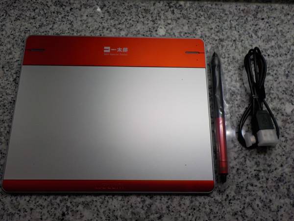 未使用の一太郎30周年記念モデル Intuos pen & touch CTH-480/R3です。