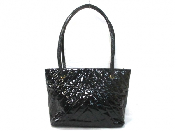 シャネル ショルダーバッグ - 黒 エナメル（レザー） CHANEL