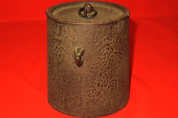 ◆[茶禅]茶道具　筒釜・吊釜・風炉釜「雲龍釜」あじろ鉄　紙箱