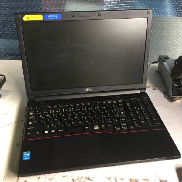 ジャンク FUJITSU 富士通 LIFEBOOK A574/HW i3 4000M メモリ・HDDなし 通電不可 NPC496_1
