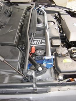 ＢＭＷ（Ｅ９０，９１）３２０ｉフロントタワーバー（４気筒ガソリン車専用）（新品箱入り、税込み）