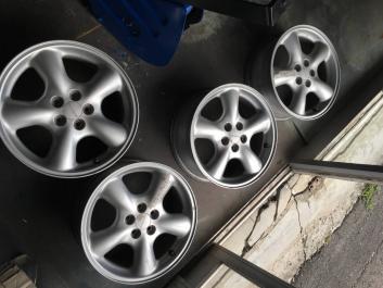 スバル　フォレスターSF5用純正アルミ_1