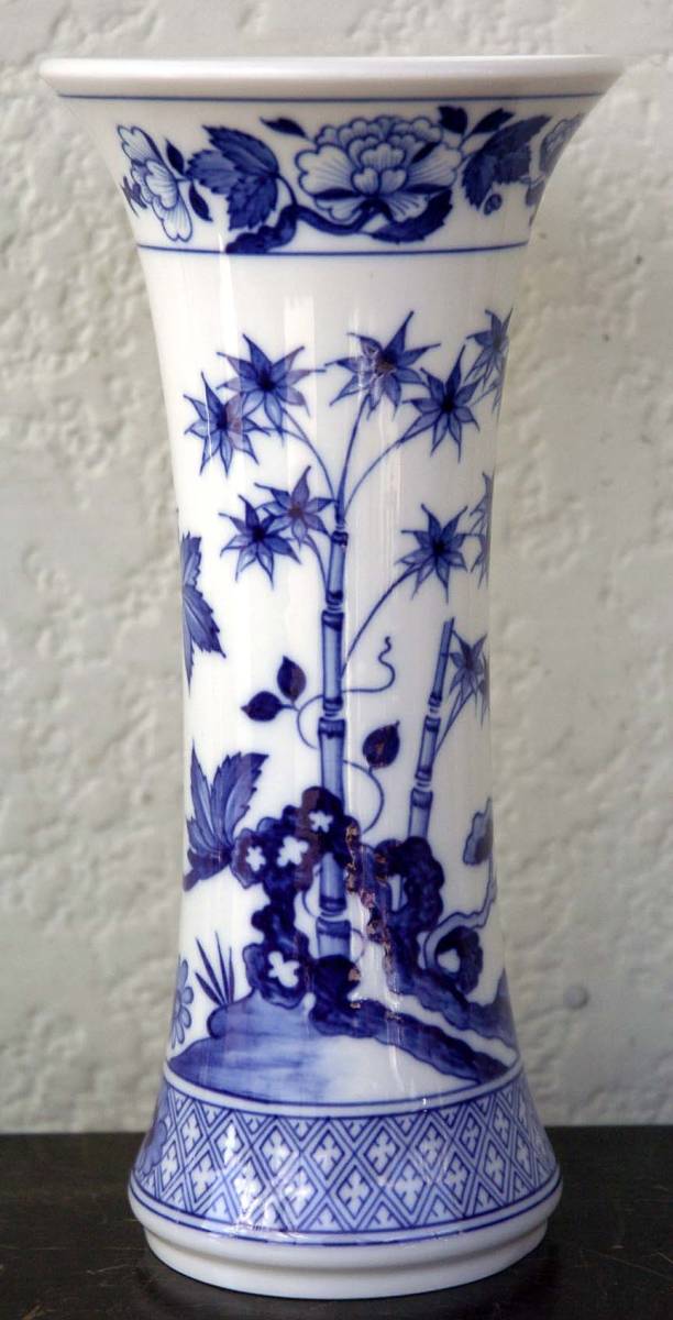 初代真右衛門作) 有田焼染付花紋花瓶 有田焼染付草花紋花瓶