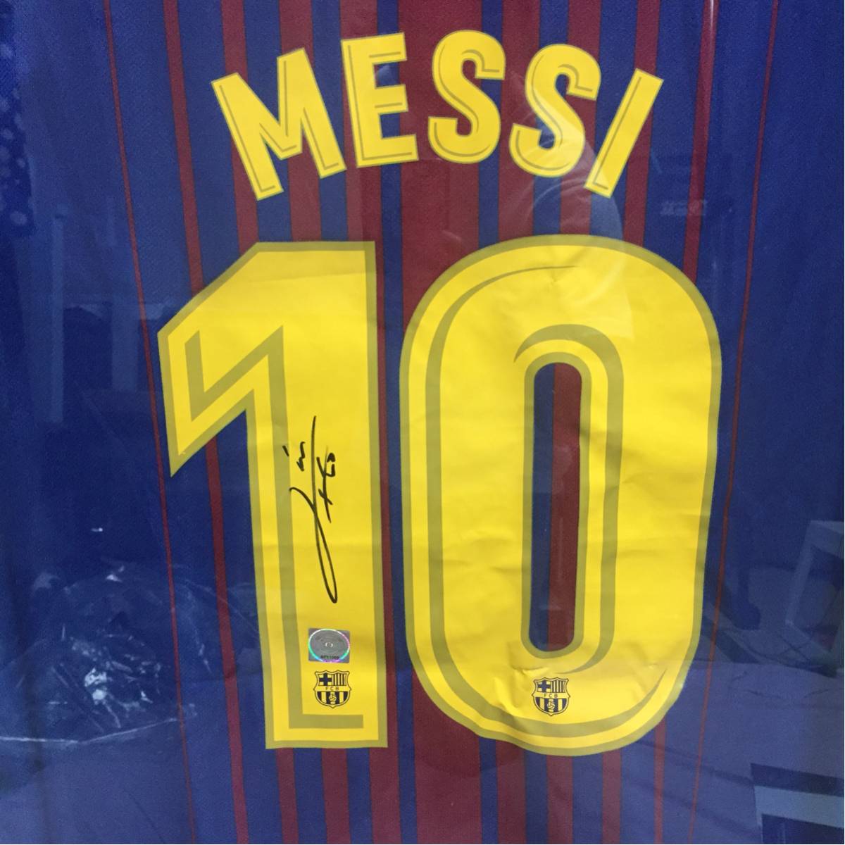 18 バルセロナ 楽天最新ユニホーム メッシ 直筆サインユニフォーム 保証書 額縁付き 実使用 サイン入りウエア 売買されたオークション情報 Yahooの商品情報をアーカイブ公開 オークファン Aucfan Com