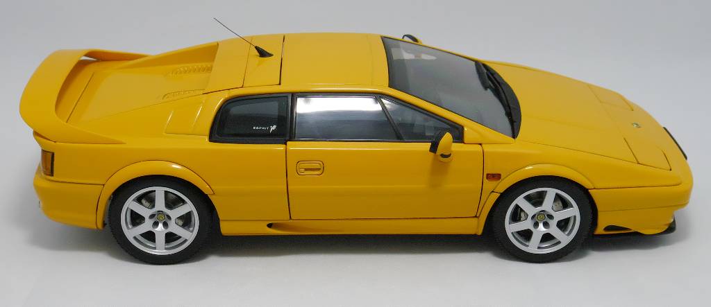 オートアート AUTOart 1/18 ロータス・エスプリ V8 イエロー