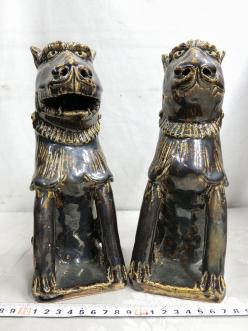 A23708 瀬戸焼 無銘 鉄釉 狛犬 阿吽揃 置物(陶磁一般)｜売買された