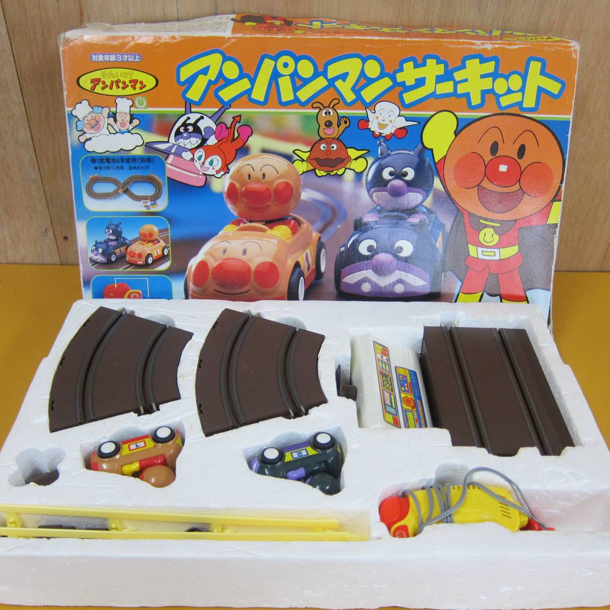 当時物 アンパンマンサーキット スロットカー レトロ バンダイ Y2 アンパンマン 売買されたオークション情報 Yahooの商品情報をアーカイブ公開 オークファン Aucfan Com