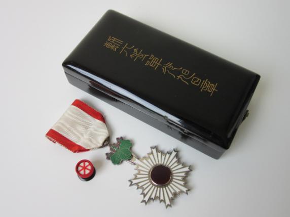 勲六等単光旭日章 共箱 勲章
