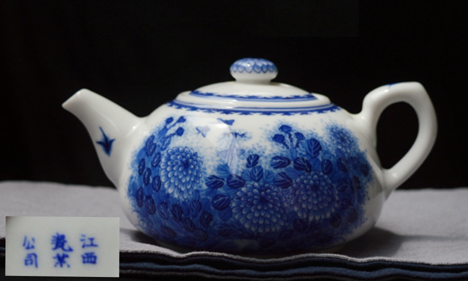 e 中国古美術 青花菊花の図茶壺 極品 茶道具 青九谷五彩菊牡丹 e 中国古美術 青花菊花の図茶壺 極品 茶道具 青九谷五彩菊牡丹
