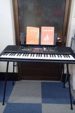 180管15M10 YAMAHA PSR E333 黒 キーボード スタンド シンセサイザー ピアノ 鍵盤 ヤマハ 人気メーカー レッスン 練習 可動 譜面台