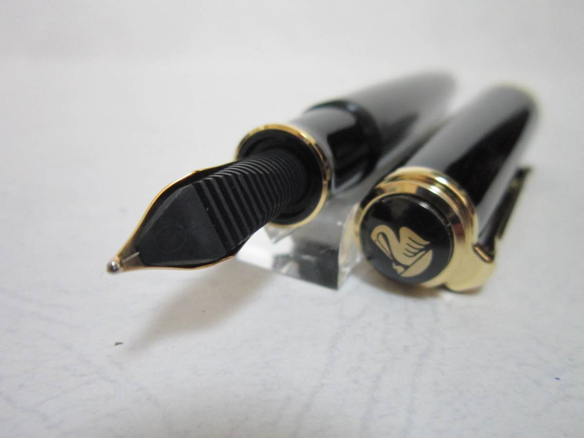 ペリカン　万年筆　スーベレーン　Ｍ８００　黒軸　ペン先はＭポイント