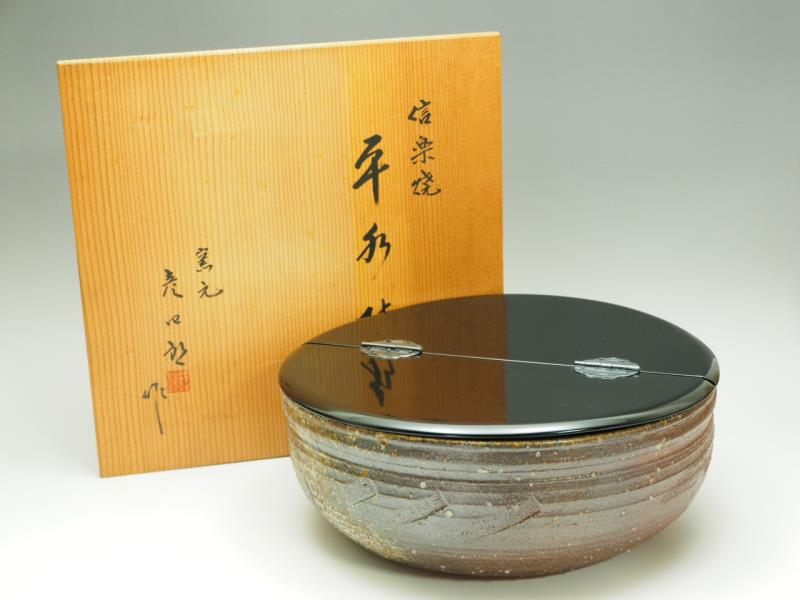 西尾彦四郎 伊賀 片口 平水指 共箱 茶道具 R707187 【 信楽焼 西尾彦四郎 作 平水指 直31.2cm 共箱付 無傷 在銘