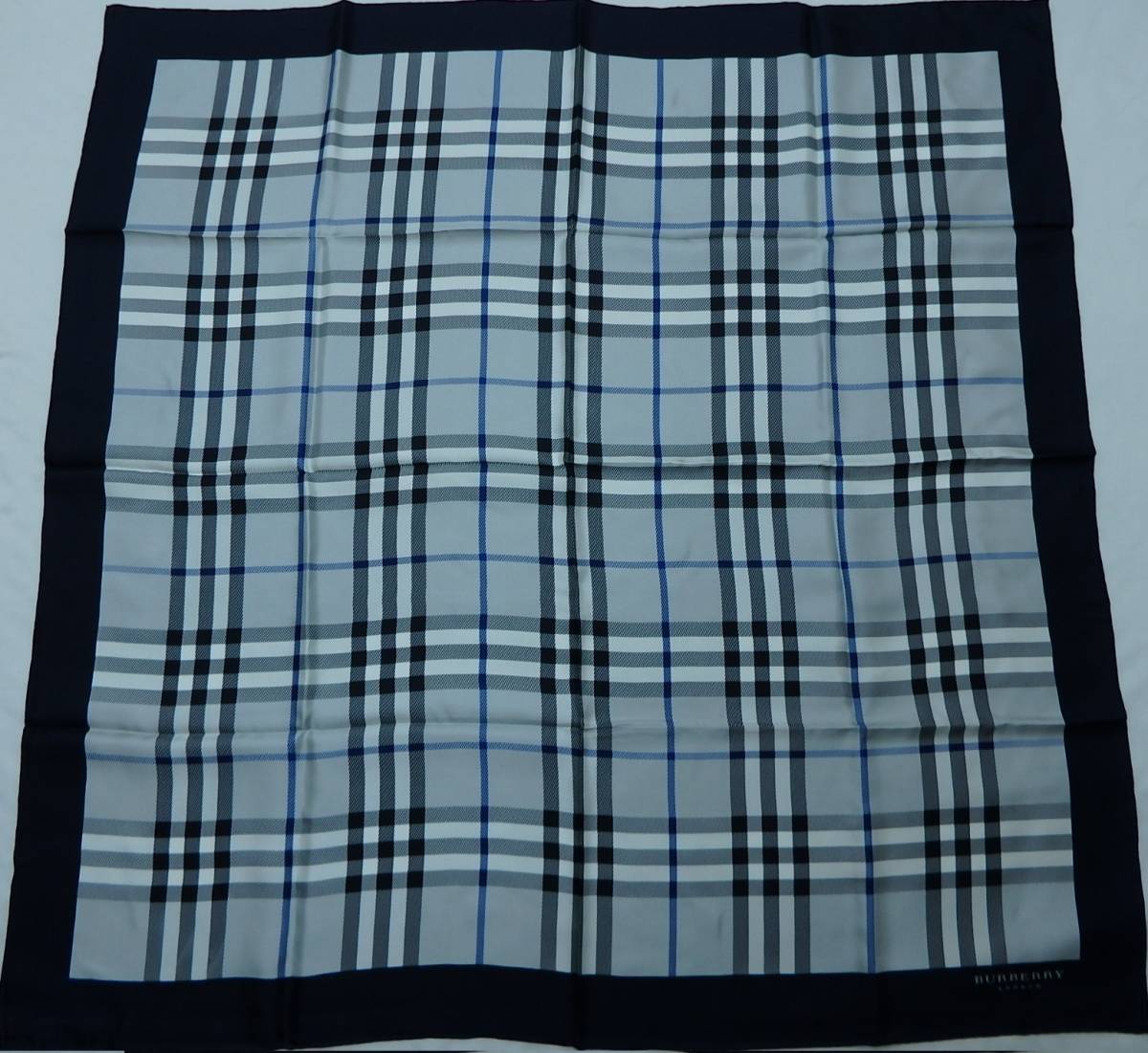新作登場，豊富な ｋ5247 品 Burberry LONDON バーバリーロンドン 100％シルク 大判 スカーフ 約87cmｘ約86cm(その他)｜売買されたオークション情報、yahooの商品情報をアーカイブ公開 - オークファン 服飾小物