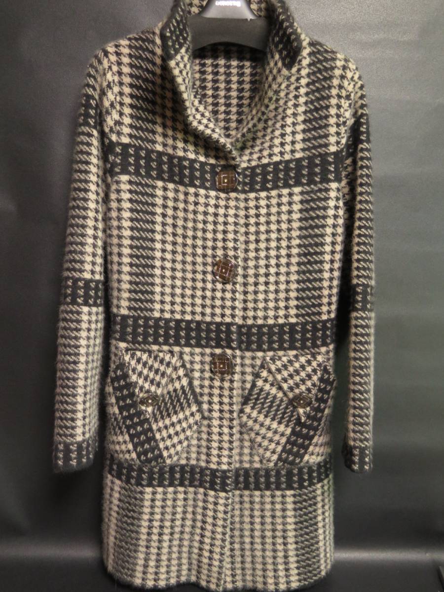 超美品　アレグレッツァ　上質ミンク、ラビット、ウール混紡ふわふわ中肉厚ニットコート　軽くて暖か ラビットファー調(furry doudou.&frasl;ファーリー ラビットファー調×ミンクファー調ふわとろブランケット140×200cm 新品 帽子付優しい雰囲気のカシミヤ混ウールフォックスファー付きポンチョ 肉厚毛皮ファー